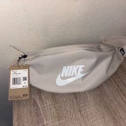 Nike Waist Pack / Fanny Pack (cream) – Brand New w/ Tags