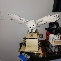 LEGO Harry Potter: Hedwig (75979) In Hand