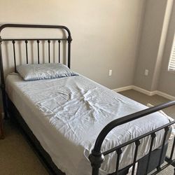 twin metal bed frame 