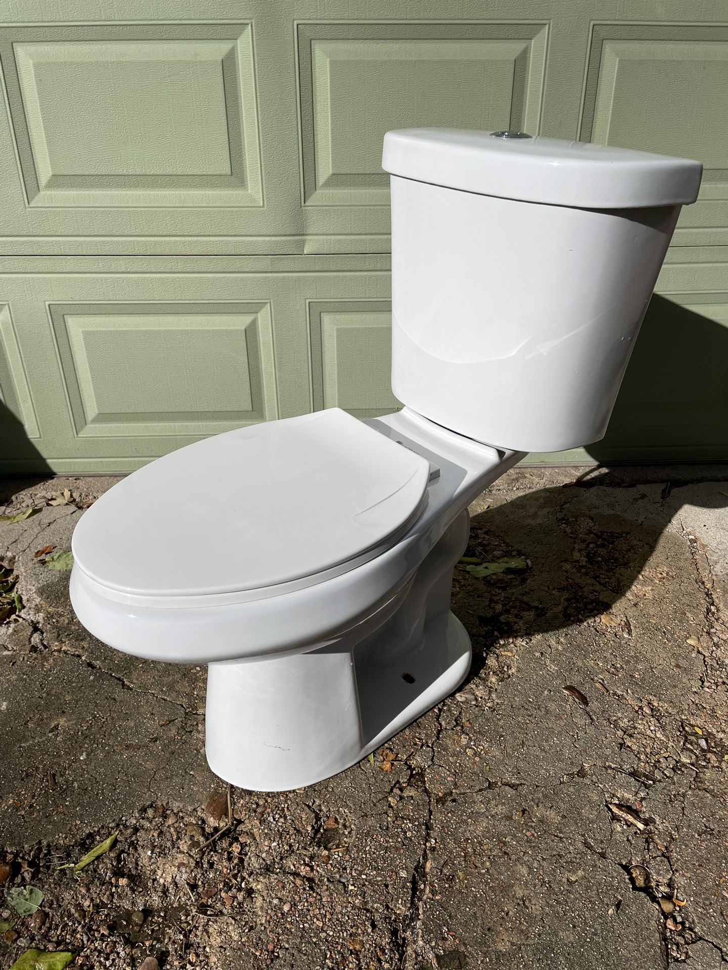 Toilet: Great Condition!