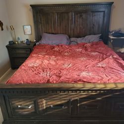 King Bedroom Set - Night Stand - Chest - Dresser/vanity
