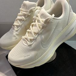 NIKE VOMERO 18 ZOOMX “COCONUT MILK”