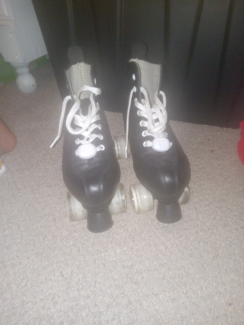 Black roller skates size 9 