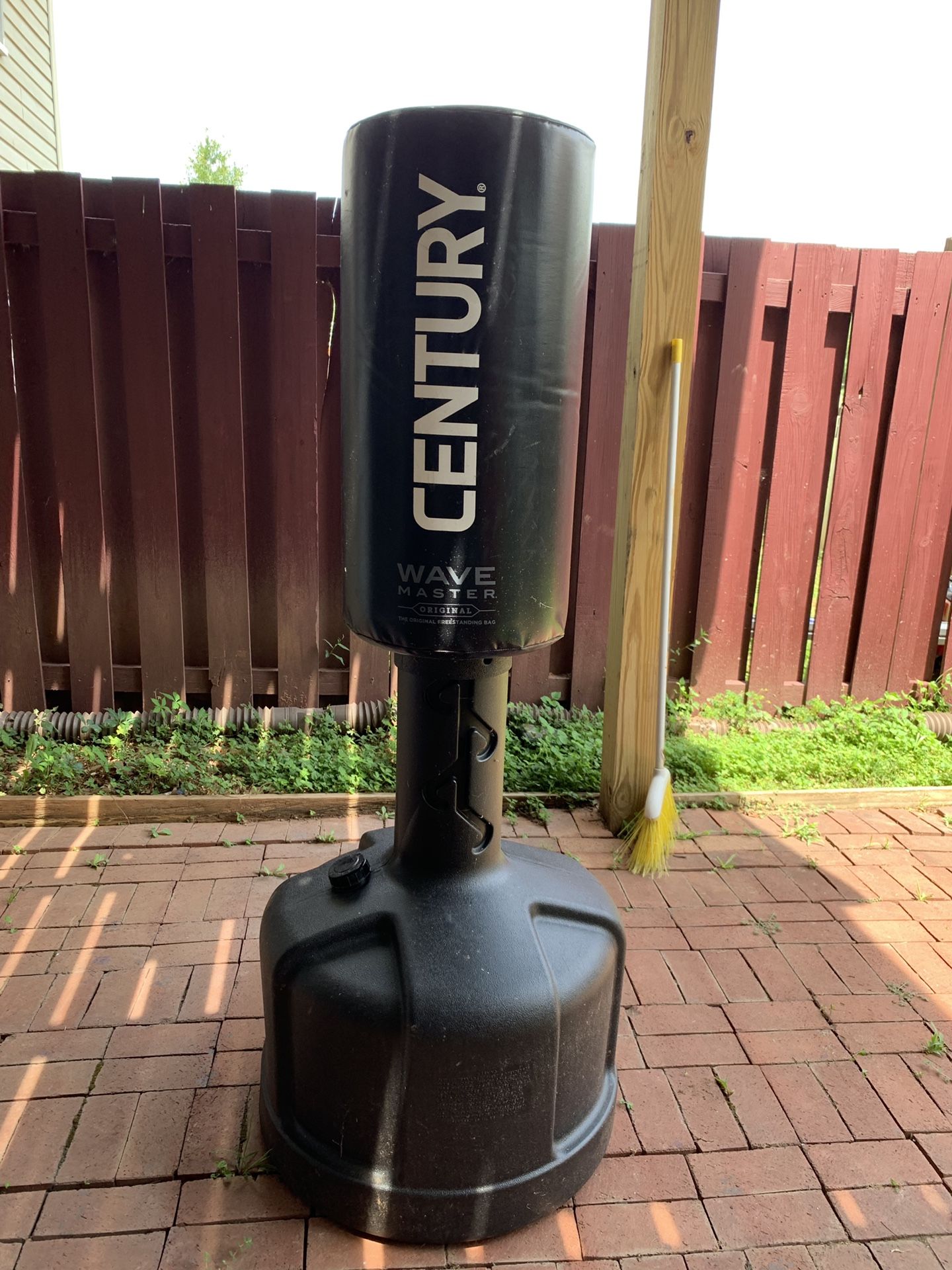 Century wave master boxing stand