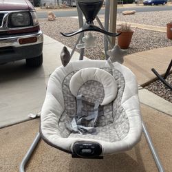 Graco Swing, Gray And White