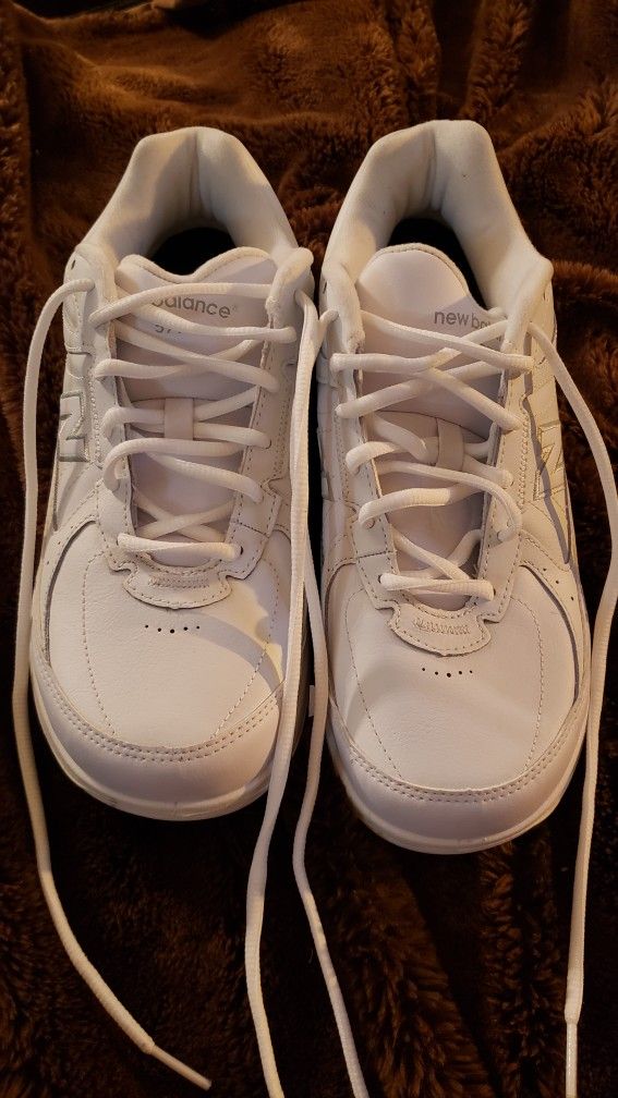 Women 9 New Balance Sneakers