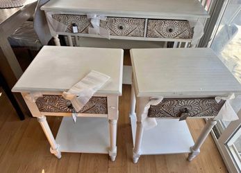 White Wood Nightstand Set with Carved Drawers