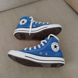 Blue Converse $40 Size 8 Woman &Men
