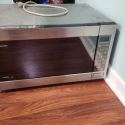 Microwave Panasonic 1.6 CU FT