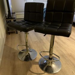 2 Bar Stools