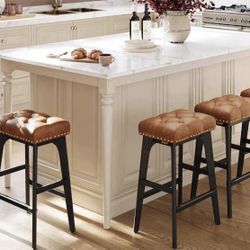  Bar Stools Set of 4, Saddle Counter Height Bar Stools, 26-Inch Backless Kitchen Stools with Wood Legs, PU Leather T