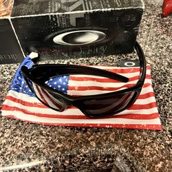 Oakley SI Fuel Cell USA Flag Collection Prizm Gray Sunglasses 
