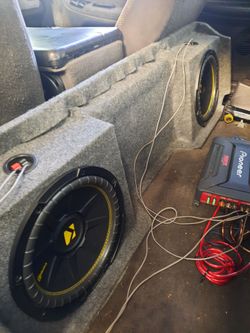 2- 12" Kicker Comp C subwoofer