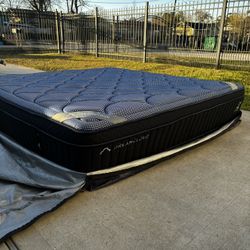 Dreamcloud Luxe Hybrid King Mattress 