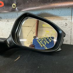 TOYOTA CROWN 2023-2025 RH MIRROR WITH BLIND SPOT AND CAMERA OEM 
