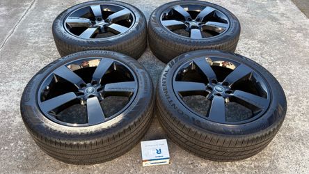 22 INCH NEW LAND ROVER RANGE ROVER RIMS AND TIRES, 5 lug