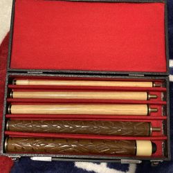 Vintage 5-piece pool cue & store case.