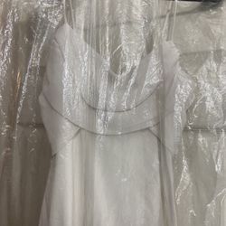 Wedding Dress Never Been Worn Size 3/4