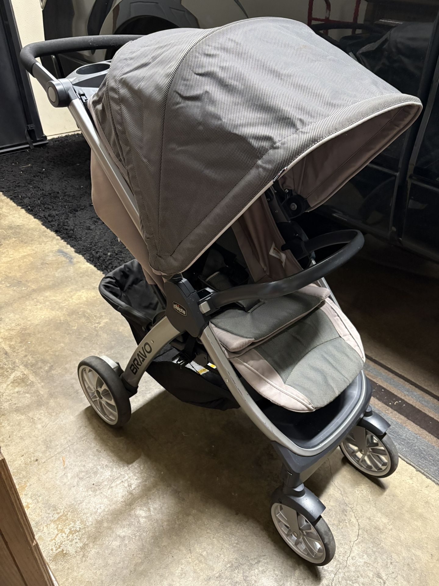 Chicco Bravo Stroller *Delivery Available*