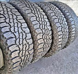 275-65R18 LT Goodyear tires all terrain tires usadas en perfecta condición 80%life