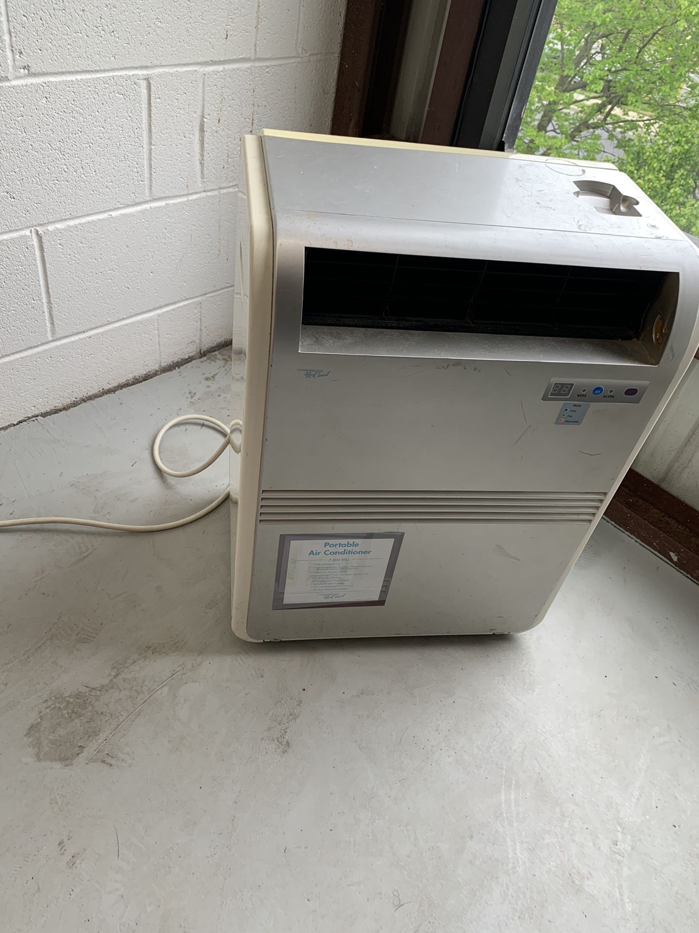 Portable Air Conditioner Or Space AC. 7,000 BTU.