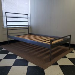 Twin size bed frame - can DELIVER almost anywhere for $20 extra - gently used and in very good condition 😍