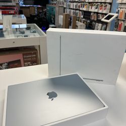 MacBook Air 2025 M4 16Gb Ram with Apple care till Mar 2026