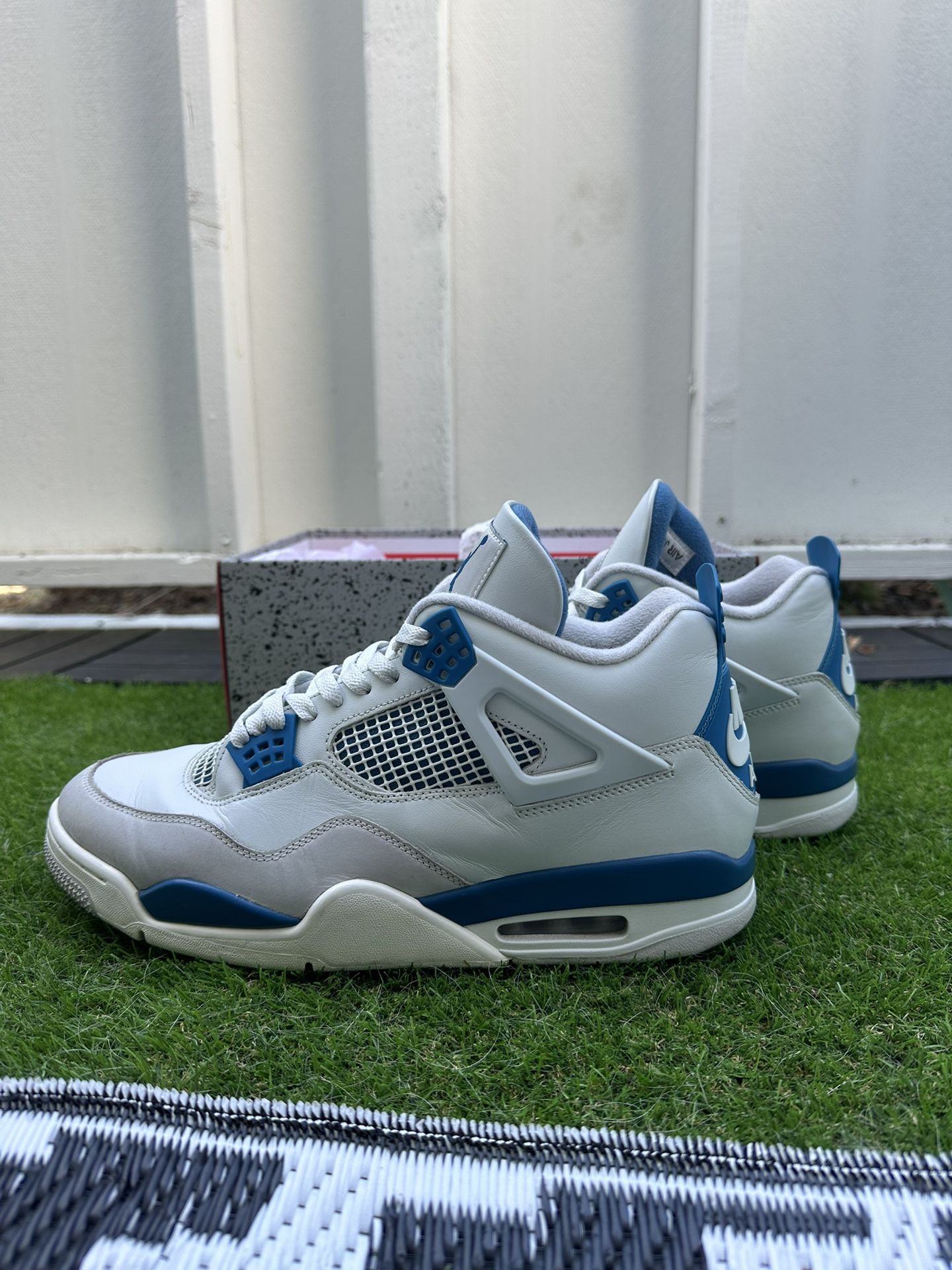 Air Jordan 4 “Military Blue” – Men’s Size 13