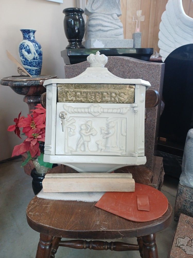 Wall Mount Vintage Style Mailbox