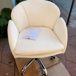 White Desk Chair Vanity Chair with Back Modern Faux Leather Swivel Rolling Office Computer Armchair