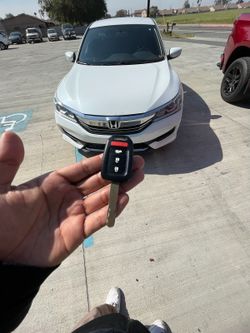 Car Keys N Remotes/ Llaves Con Control