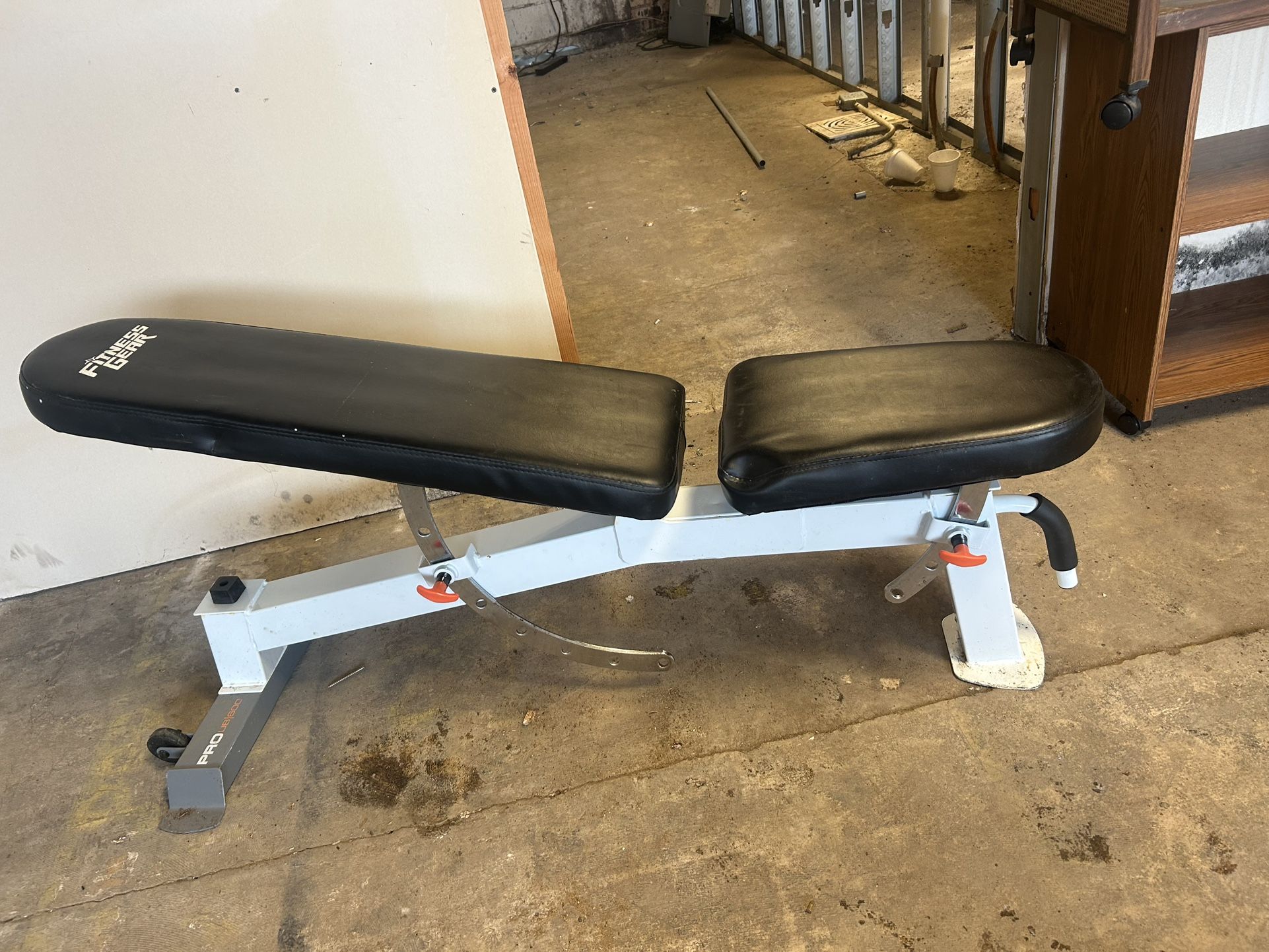 Weight bench In great condition like new