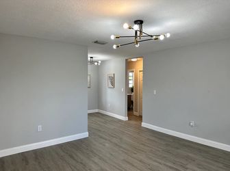 1 /1 Hallandale $1700