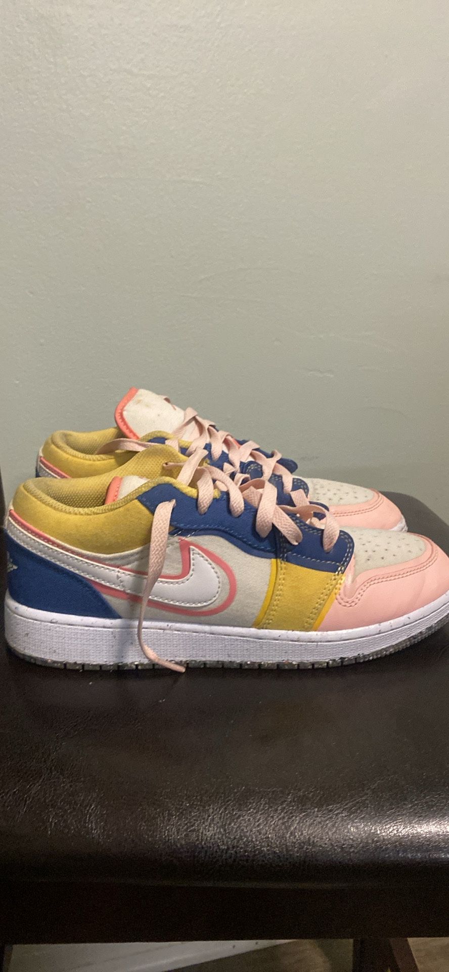 Air Jordan 1’s low top women size 6-7