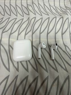 Apple AirPods 2nd Generation – Wireless Charging Case