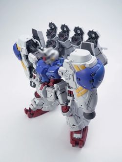 Solomon 1/100 GP02A Physalis (w/ Clear Armor & MLRS Backpack)
