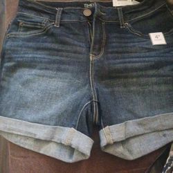 New Womens Shorts  Size 4