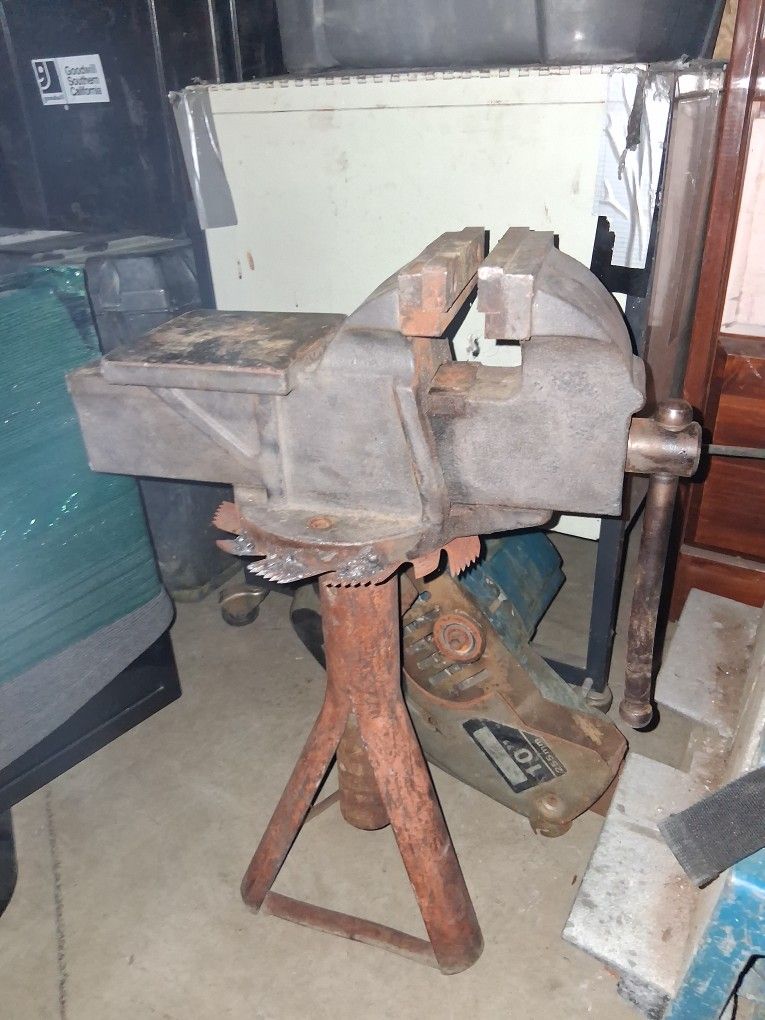 Custom  Anvil And Vise