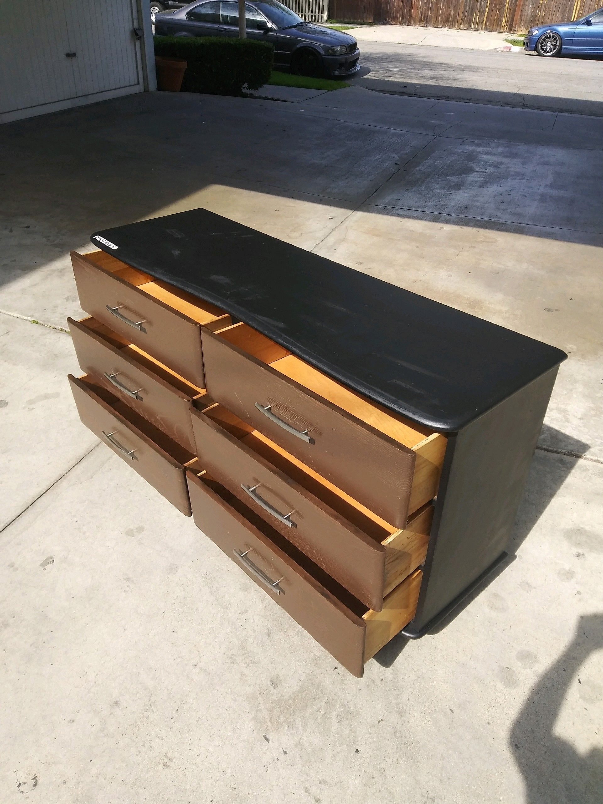 Real wood 6 drawers dresser/TV stand/organizer in good condition