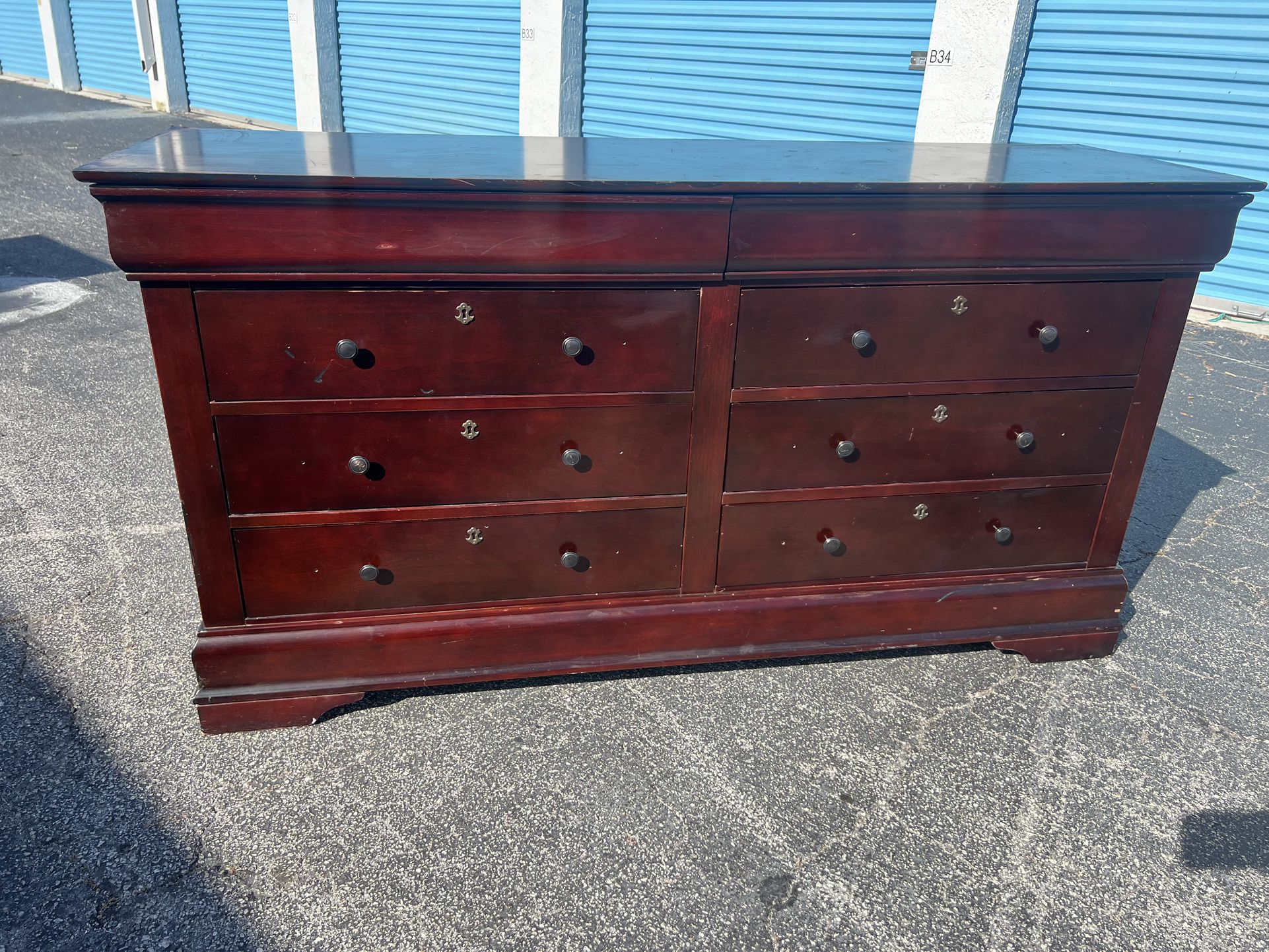 Delivery Available! Cherry Wooden 8 Drawer Bedroom Dresser Bureau Storage Chest! Large sturdy! All drawers work great. Has cosmetic wear see pics. 68x