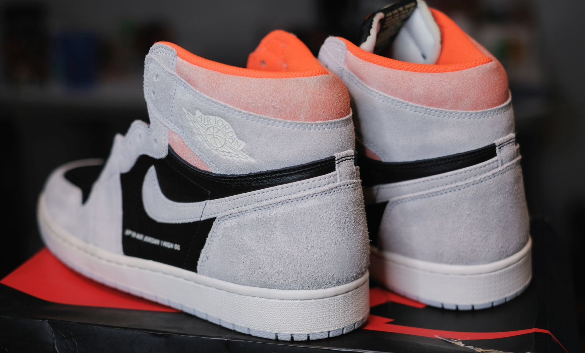 Air Jordan 1 Retro High Neutral Grey Hyper Crimsons