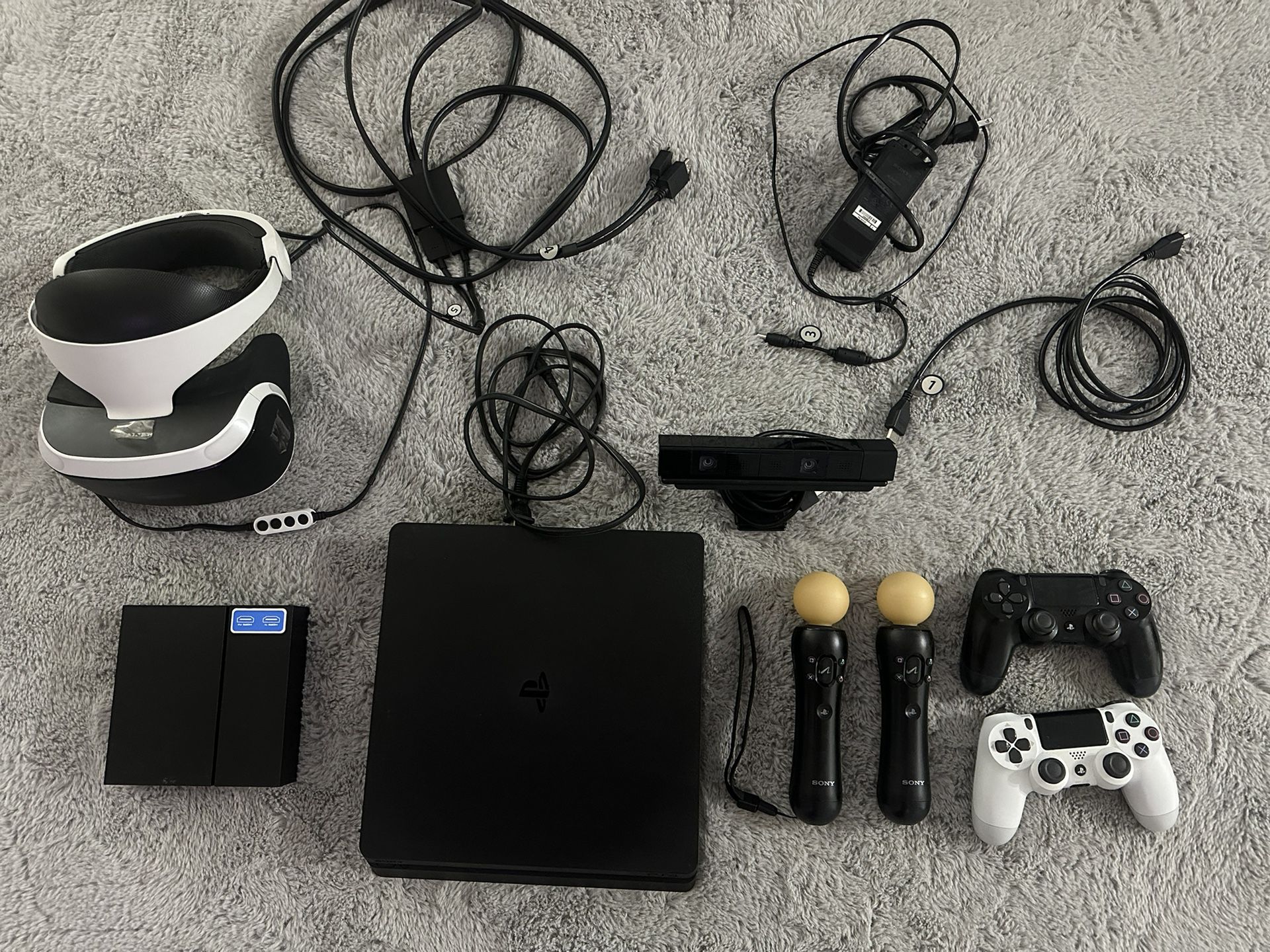 PlayStation 4  With VR Bundle 2 Controllers 2 Sticks N More!