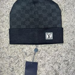 *ACCEPTING LOWBALLS* Louis V Beanie *NEED GONE*