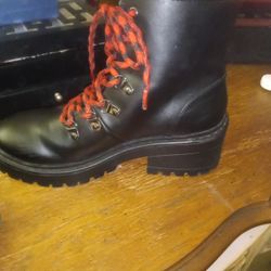 New Skechers Memory Foam Boots/ Black W/ Rubber Soles Size 6.5-7