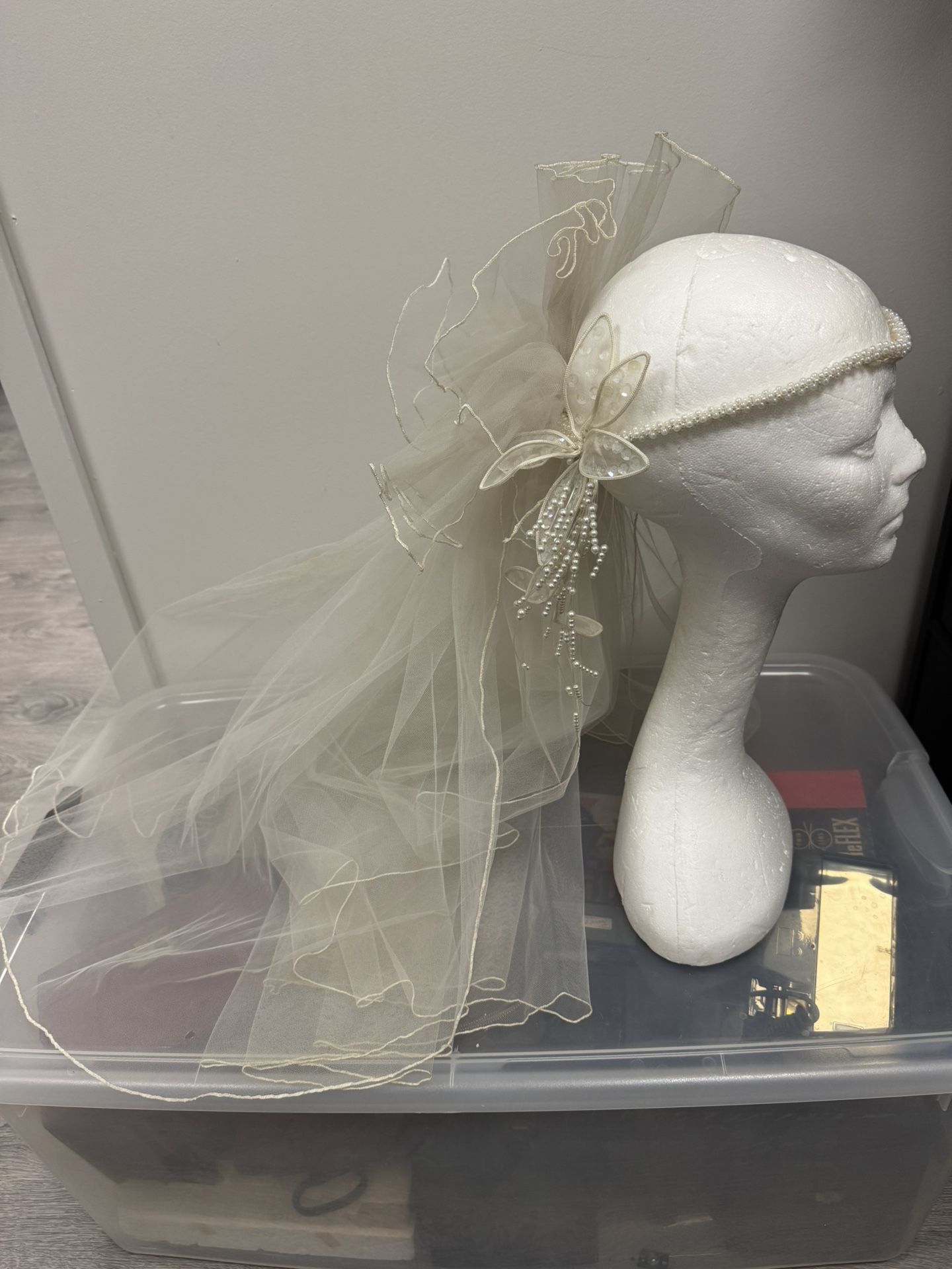 Gorgeous 80s vintage veil crown pearls sequins mesh