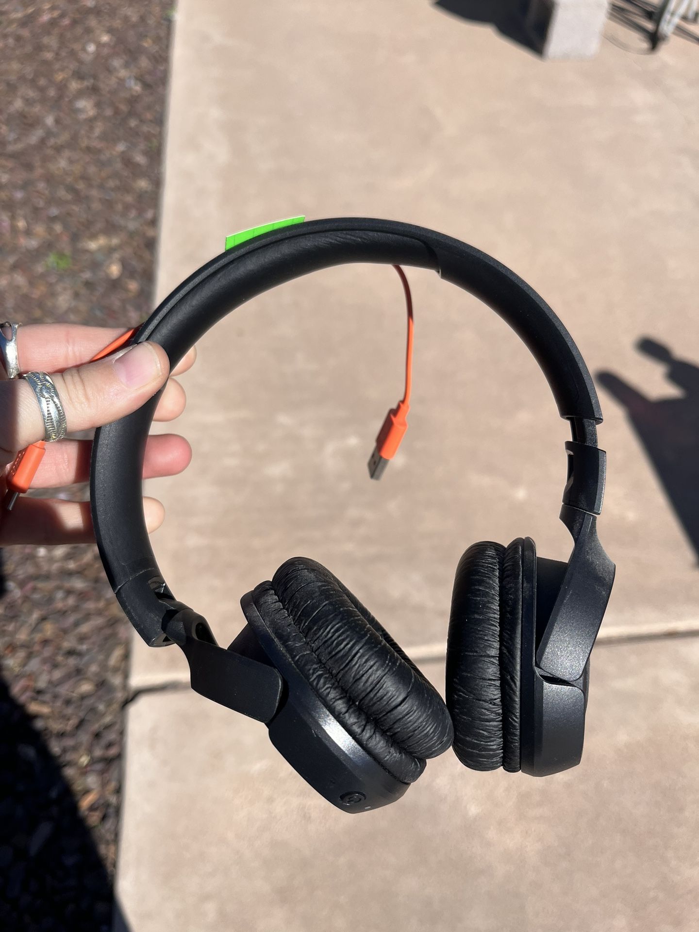 JBL HEADPHONES BLACK WITH CORD 