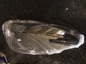 2012 BMW 528i RH Driver side Headlight Lens