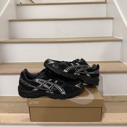 ASICS Black & Silver Size 13&14