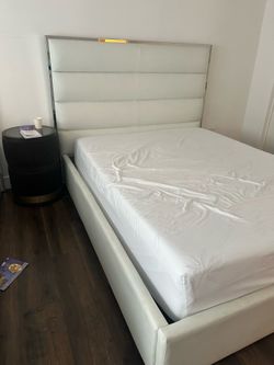 Queens bed plus mattress