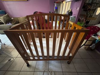 Folding crib